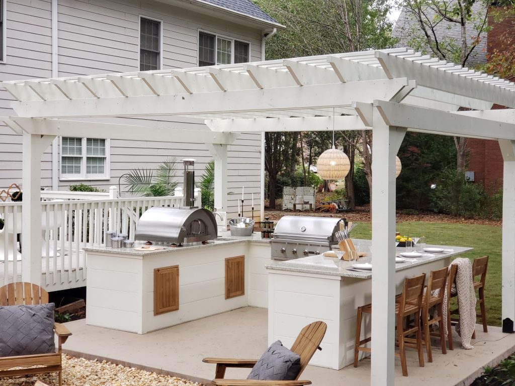 White Outdoor kitchen for Georgia Home